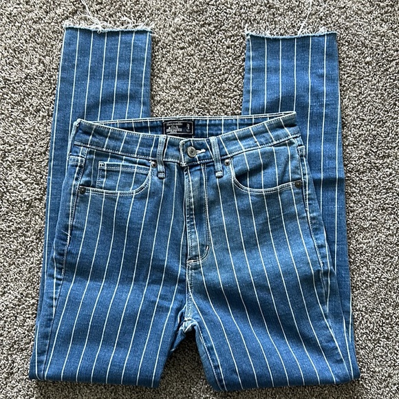 A&F High Rise Jeans - Picture 2 of 4